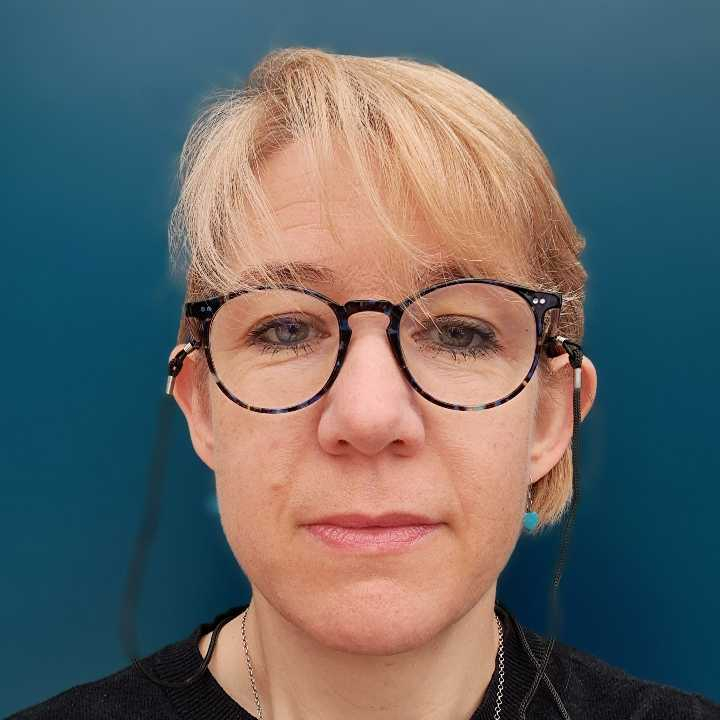 Sara Robertson photo